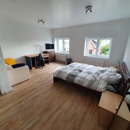 Private Room With Shared Spaces Ranst Εξωτερικό φωτογραφία